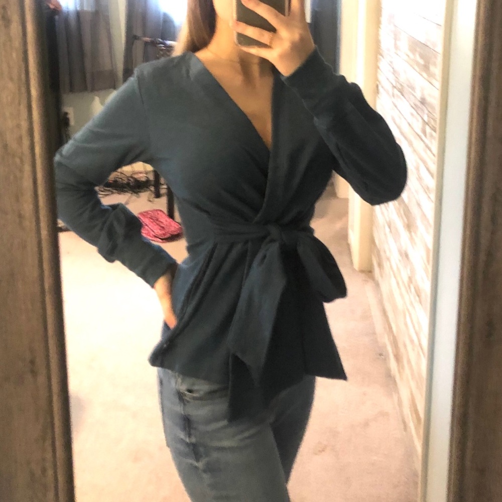 💙NORTH FACE BLUE SWEATER WITH TIES💙
